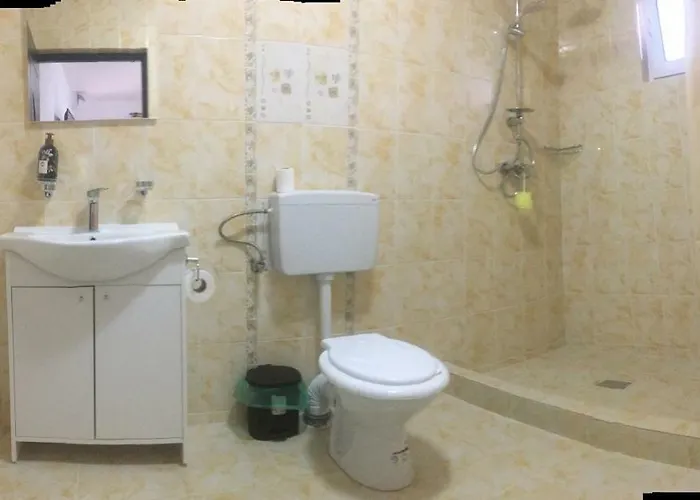 Raven Comstar Gazde/Camere de închiriat Corbu (Constanta)