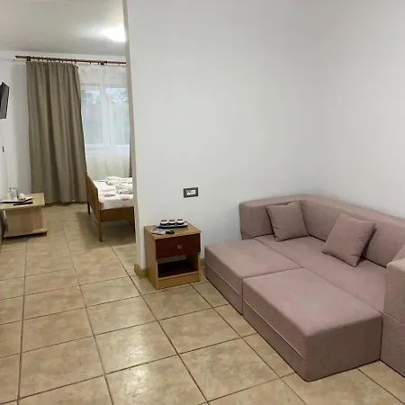 Raven Comstar Gazde/Camere de închiriat